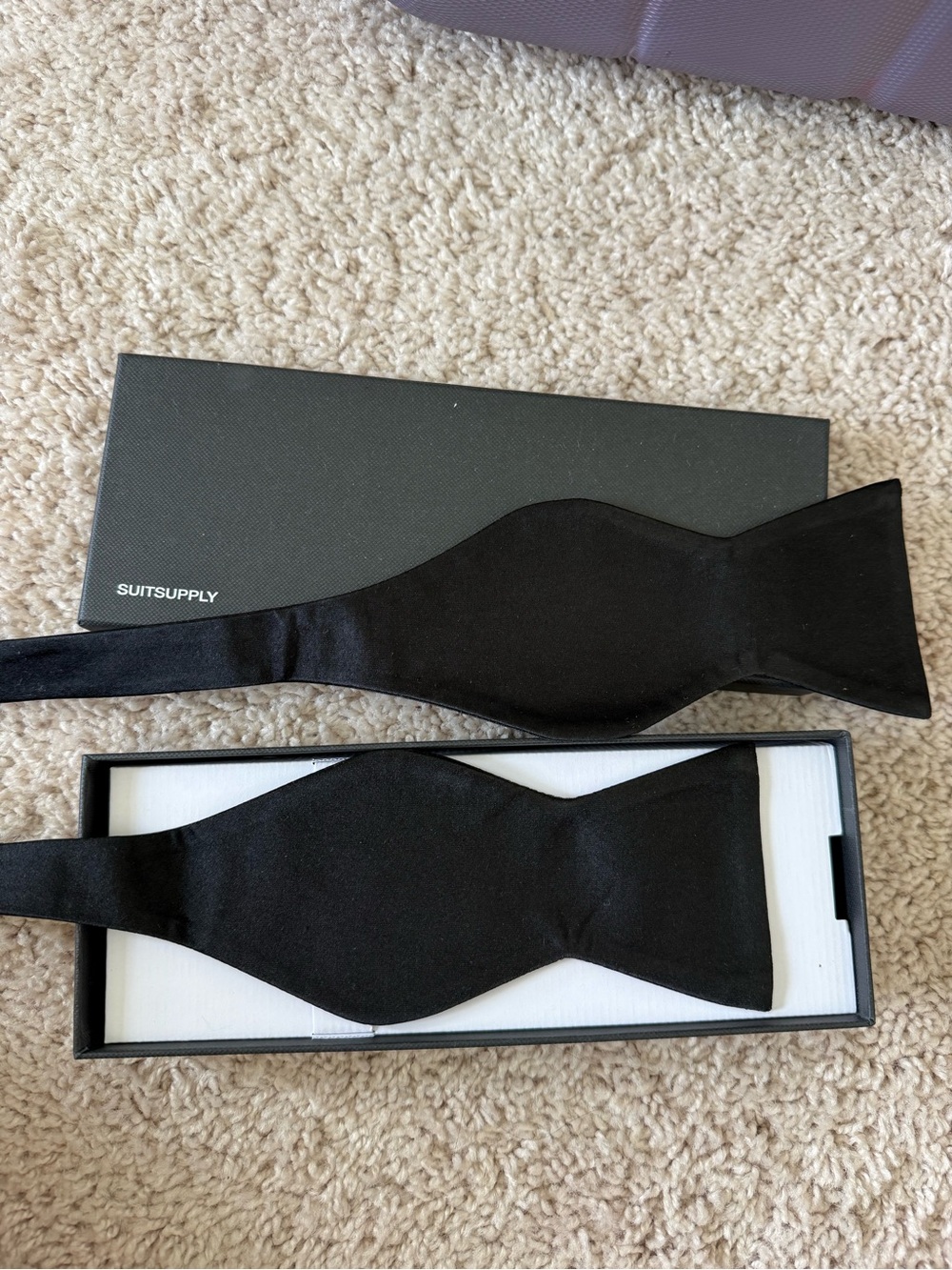 Suitsupply Black Satin Self-Tie Bow Tie Set